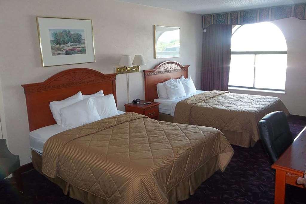 Baymont By Wyndham Northwood Motel Oda fotoğraf