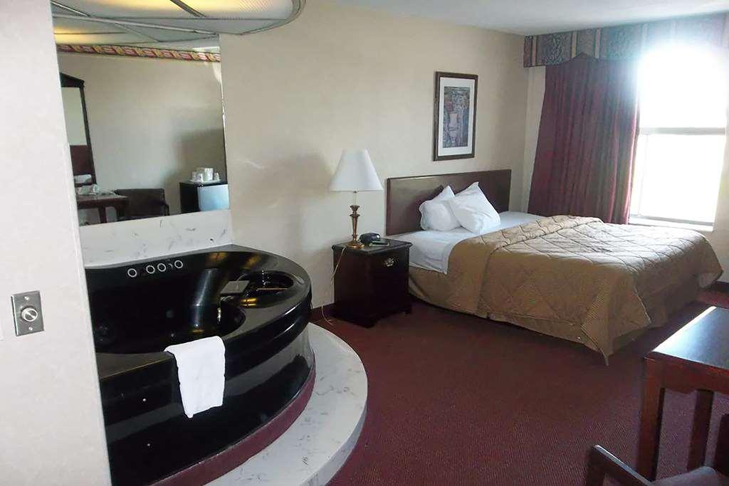Baymont By Wyndham Northwood Motel Oda fotoğraf